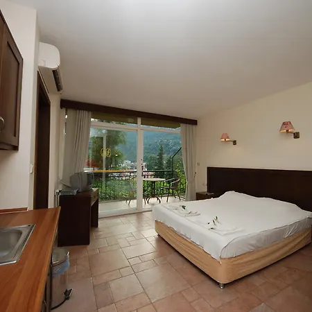 Es 2* トゥルンチュ